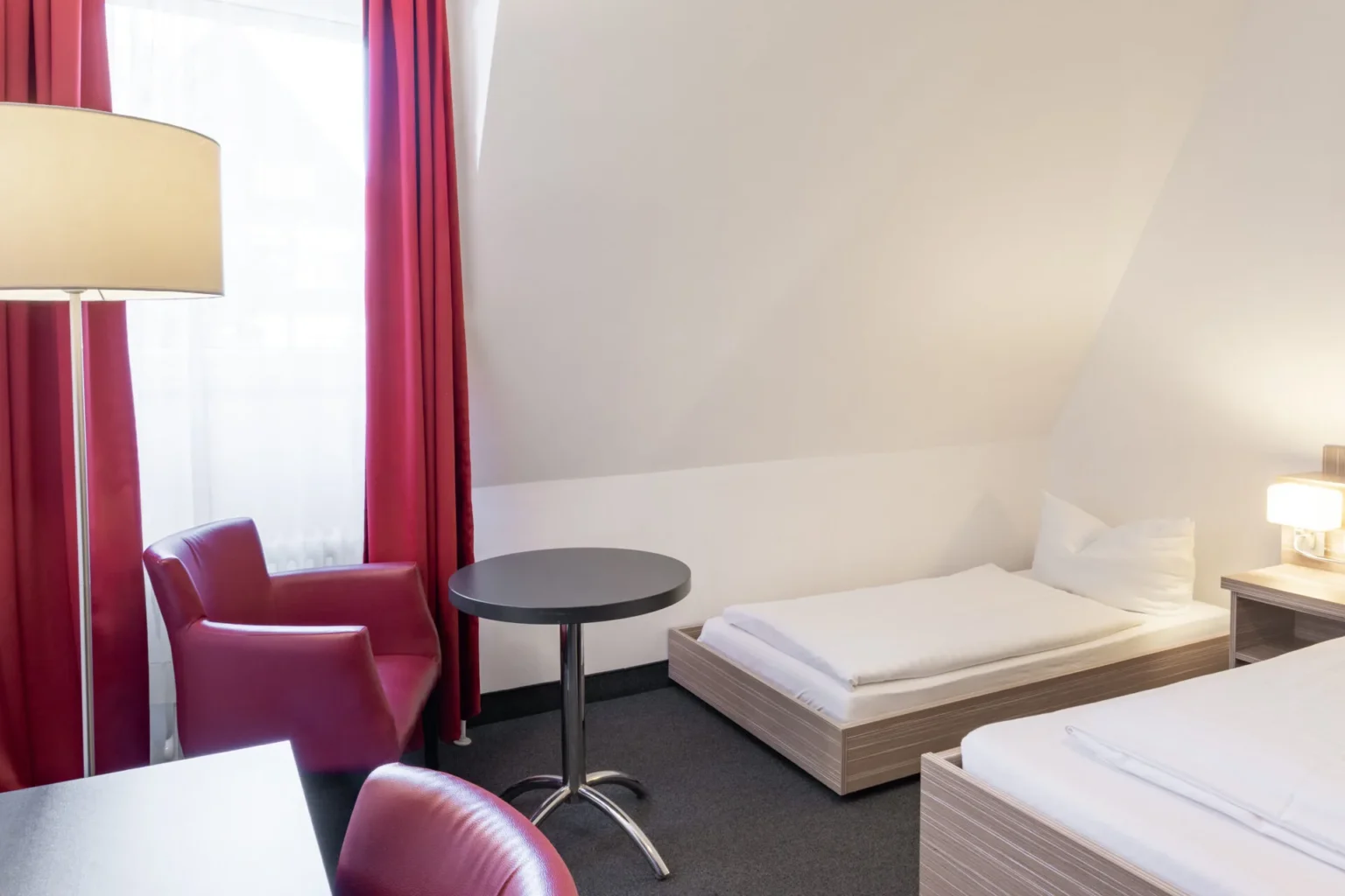 Ausziehbares Extrabett im Familienzimmer