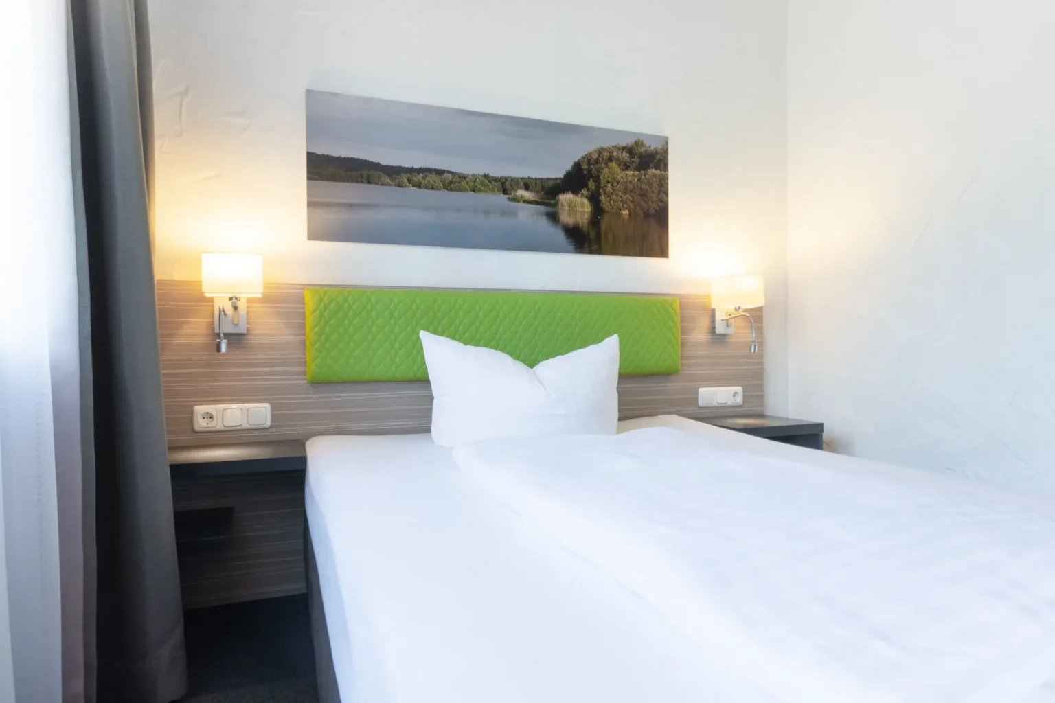 Ansicht des Bettes im EInzelzimmer